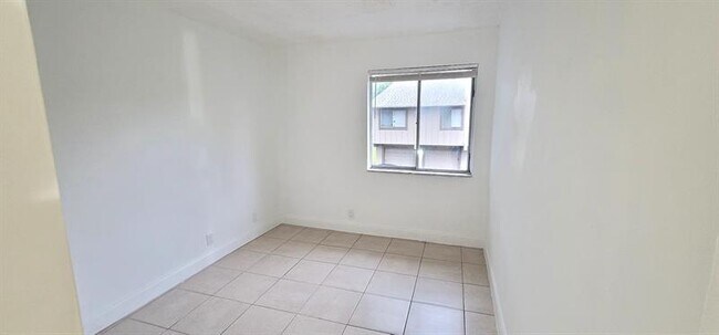 Building Photo - 5814 NW 21st St