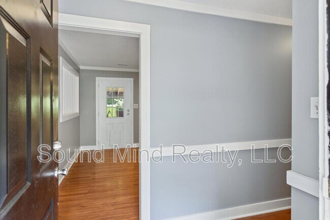 Building Photo - 417 Foxhall Dr