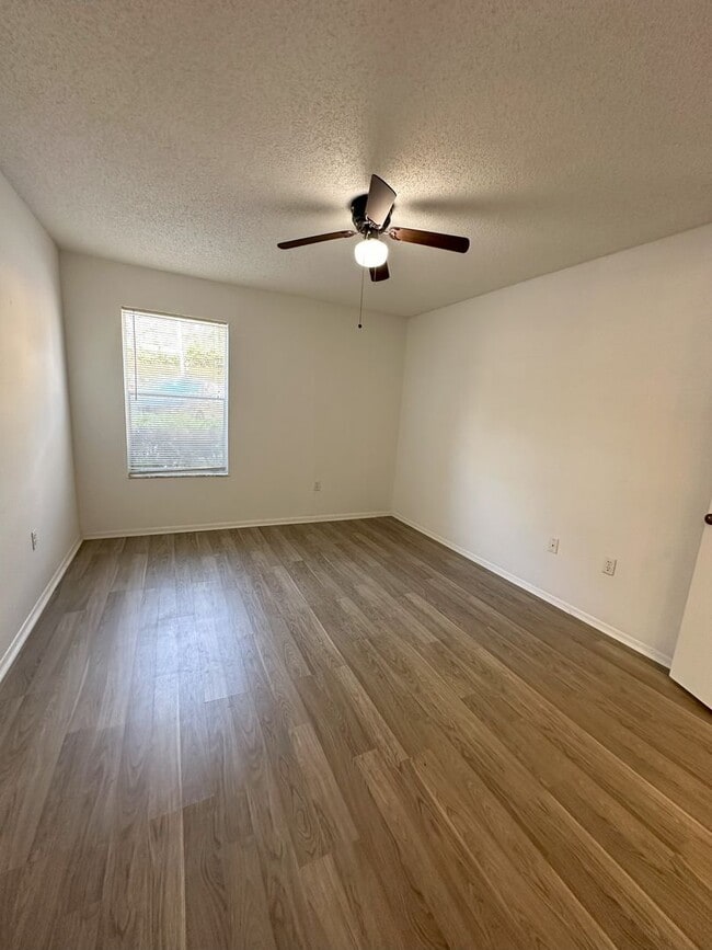 Building Photo - RENT BY MARCH 15TH and RECEIVE 2 WEEKS OFF...