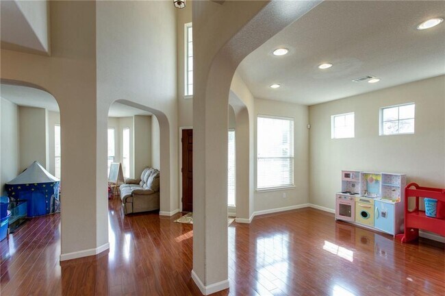 Building Photo - 15709 Belfin Dr