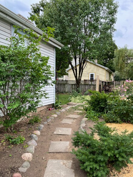 Building Photo - 310 W Scott St