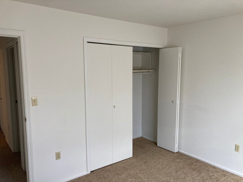 Building Photo - 2275 N Cable Rd