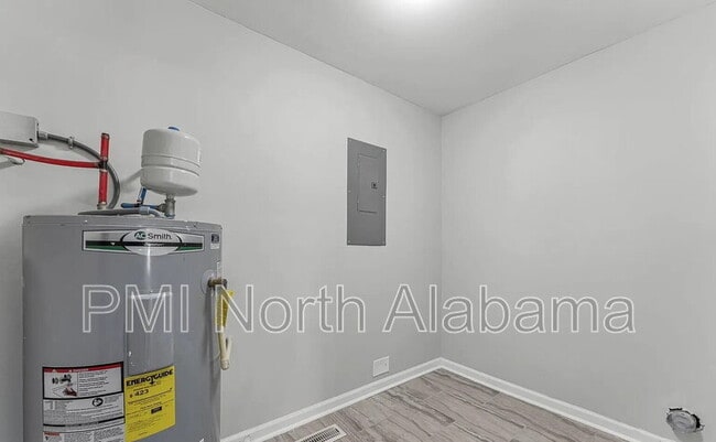 Building Photo - 3901 Vogel Dr NW