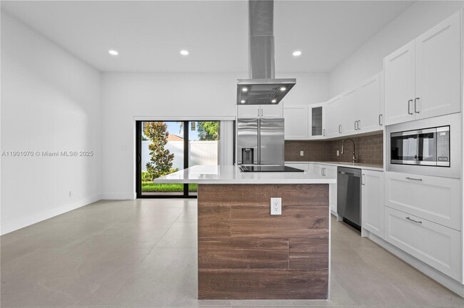 Building Photo - 1041 W Lakewood Rd