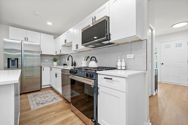 Building Photo - 1668 Hidden Valley Dr