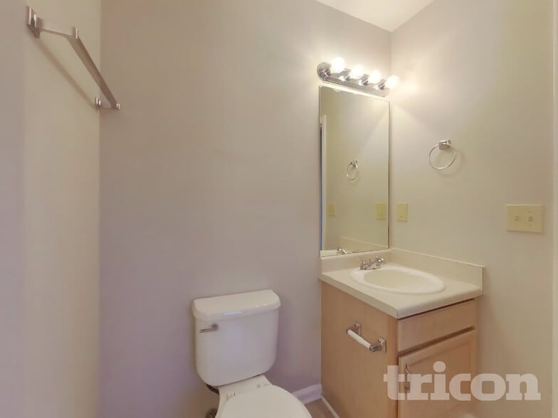 Building Photo - 165 Old Hampton Way