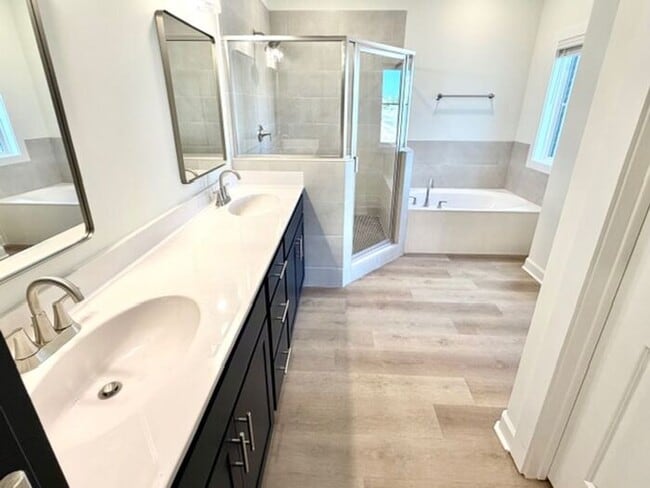 Building Photo - Now Leasing! 3-Bedroom 2.5 Bath Townhome in Olive Branch- Minutes from Methodist Hospital