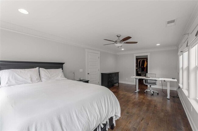 Building Photo - 1134 Knott St SE