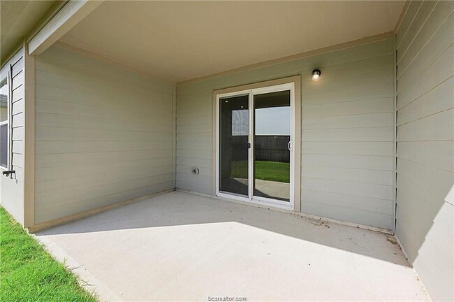 Building Photo - 5521 Fox Blf Dr