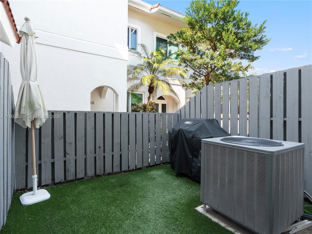 Building Photo - 835 NE 17th Way