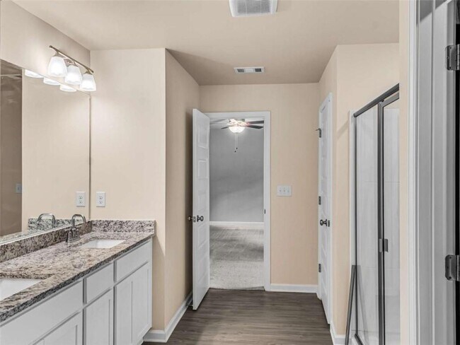 Building Photo - 2054 Maplewood Way