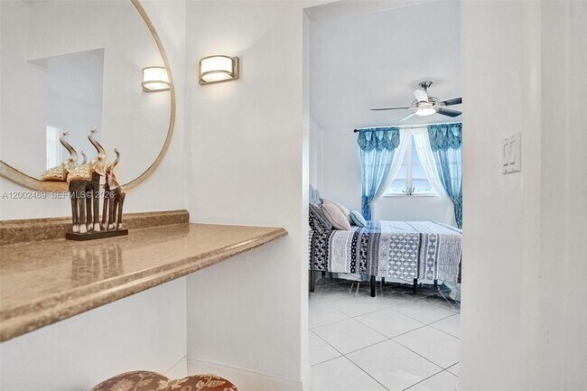 Building Photo - 2999 Point E Dr