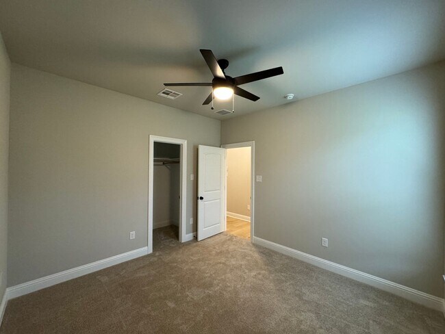 Building Photo - Like New Construction in Haughton...