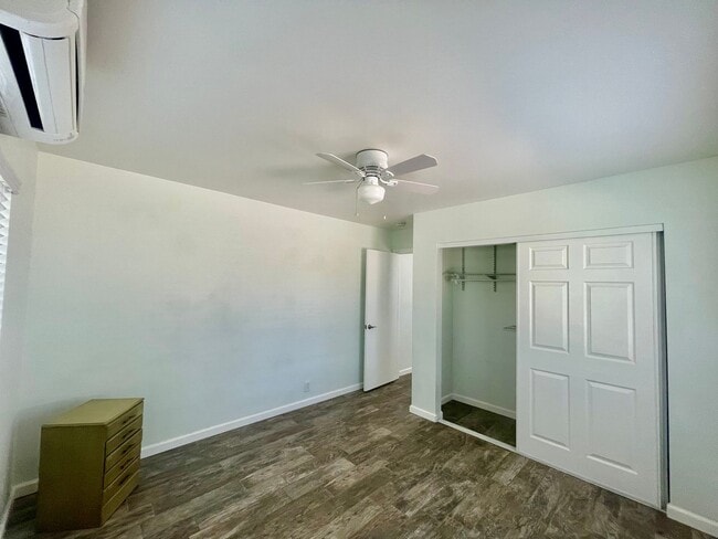 Building Photo - Joshua Tree home with views, views, views....