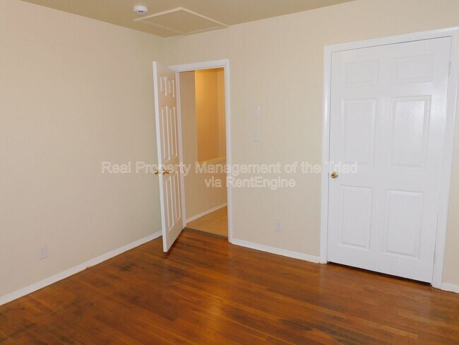 Building Photo - 2405 E Florida St
