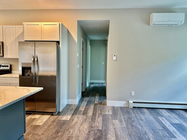 Building Photo - New 3 bed, 3 bath house with in law apt on...