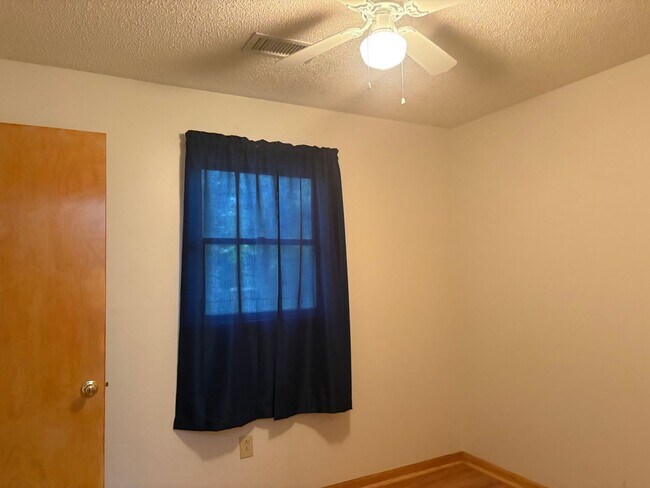 Building Photo - 3 Bedroom 2 Bath Home in Colington $2195/mo
