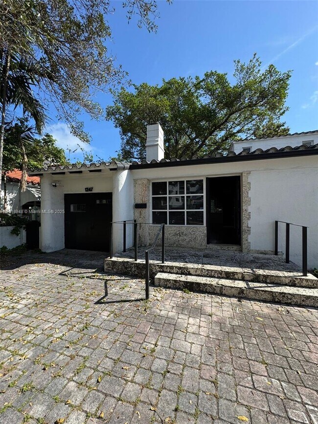 Primary Photo - 1247 Alton Rd