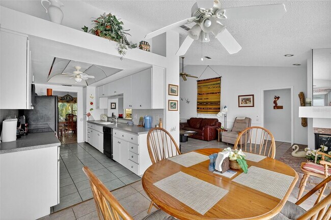 Building Photo - 2824 Summervale Dr