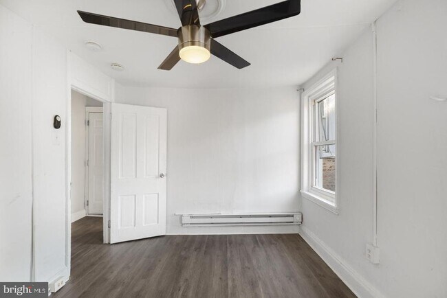 Building Photo - 1735 W Oxford St