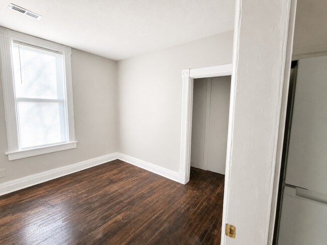 Building Photo - 3129-3131 N Wellington PL