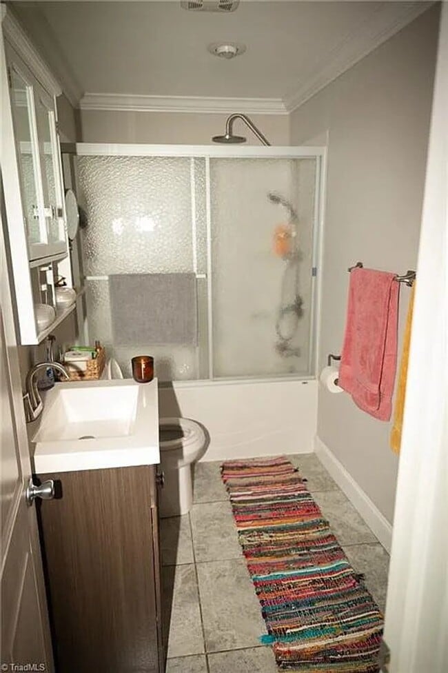 Building Photo - Spacious 4-Bedroom Home with Large Yard in...
