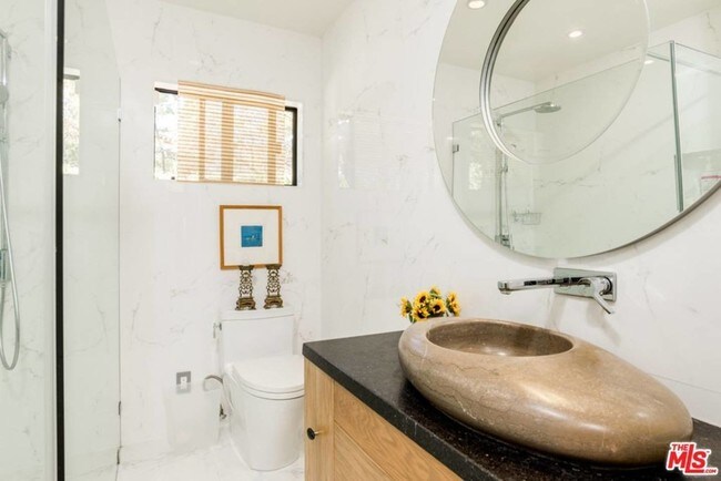 Building Photo - 2175 Ponet Dr