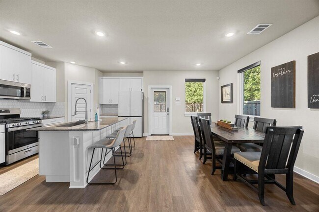 Building Photo - 2809 Stone Branch Dr