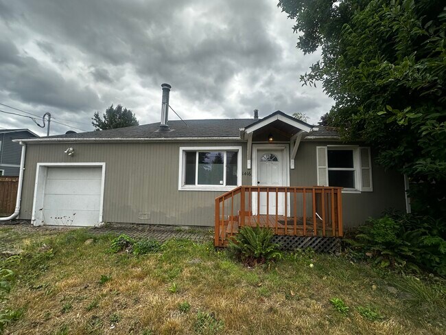 Primary Photo - 1416 NE Sunrise Ln