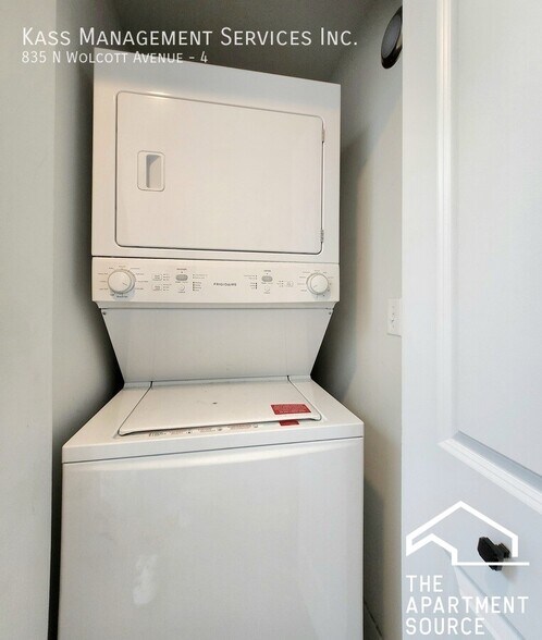 Building Photo - 843 N Wolcott Ave