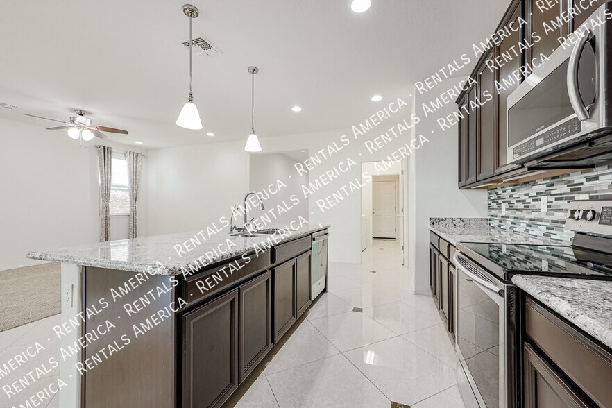 Building Photo - 10915 E Calypso Ave