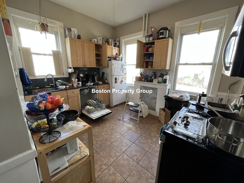 Building Photo - 3 Sparhawk St