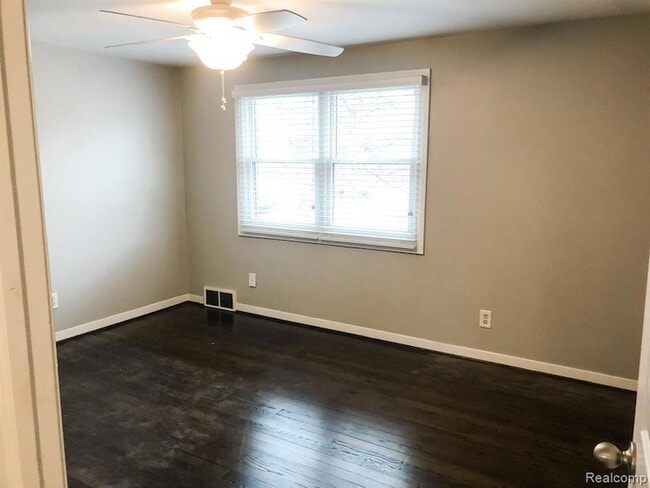 Building Photo - 721 N Eton St