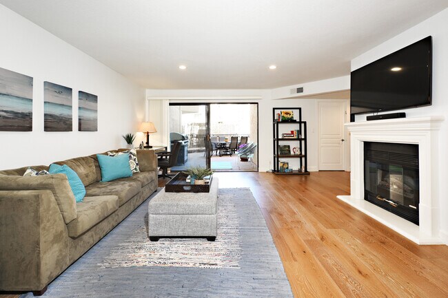 Building Photo - 1633 S Bentley Ave