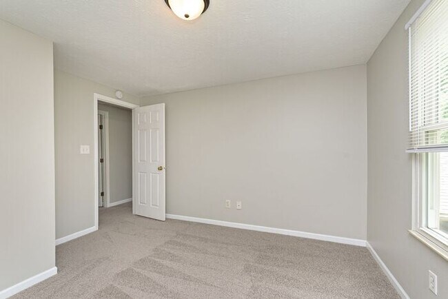 Building Photo - Sweet 4 Bedroom 2.5 Bath Home in Great Fishers Location Within Walking Distance to the Nickel Pla...