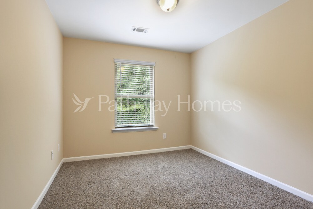 Building Photo - 3039 Bonnes Dr