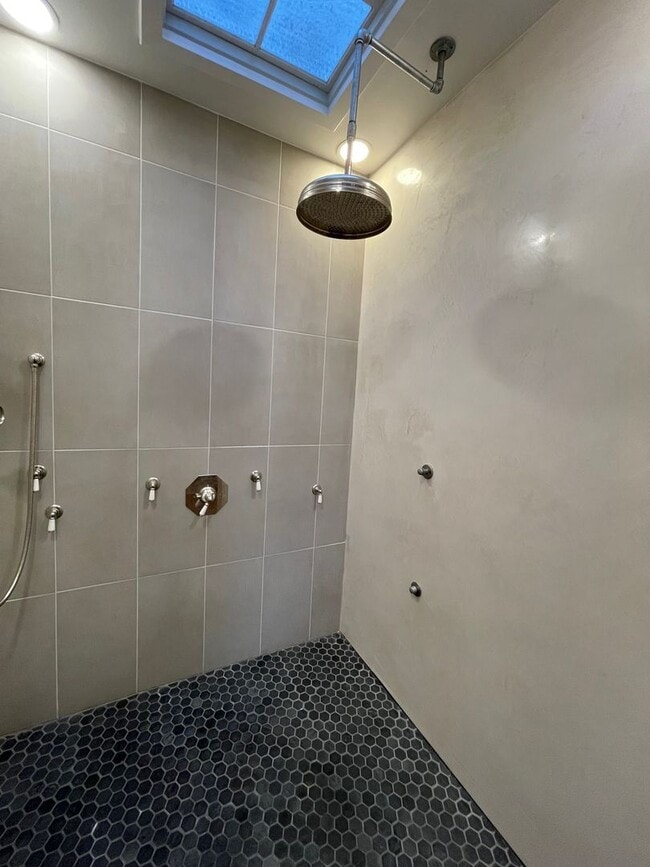 Building Photo - Renovated 3 Bedroom 2 Bathroom House Across From The Park