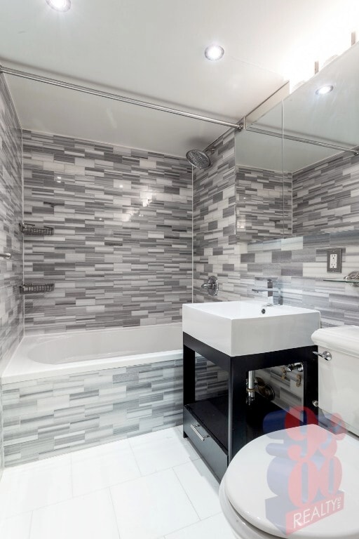 Building Photo - 145 E 26th St