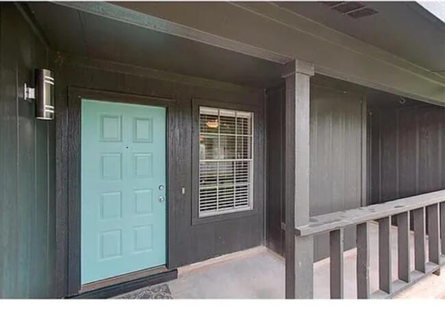 Building Photo - 3821 Alexandria Dr