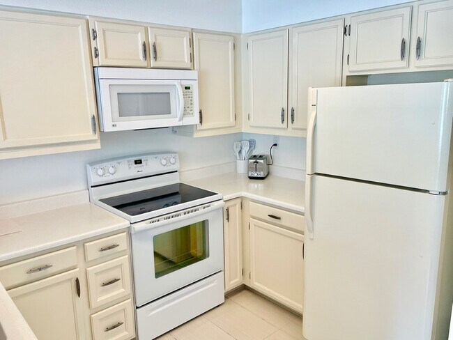 Building Photo - 4815 White Rock Cir
