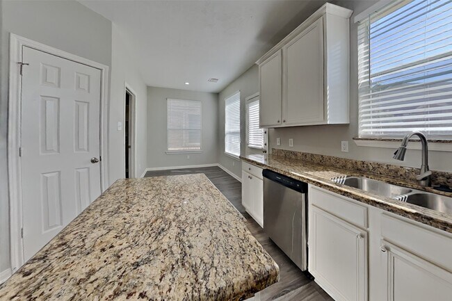Building Photo - 7031 Tallow Knoll Ln