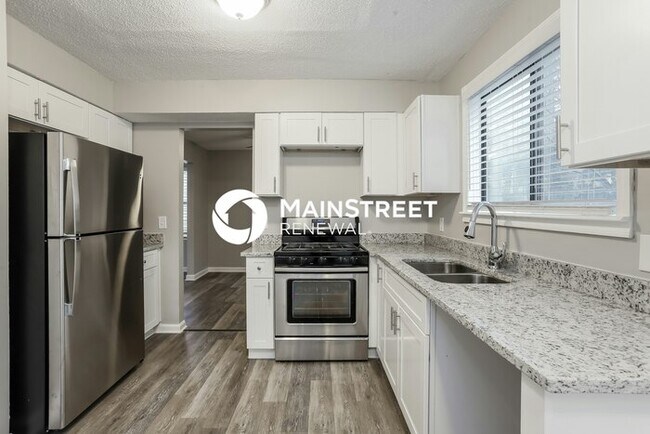 Building Photo - 3 Bedroom Pet-Friendly Home in Lithonia, GA with Main Street Renewal