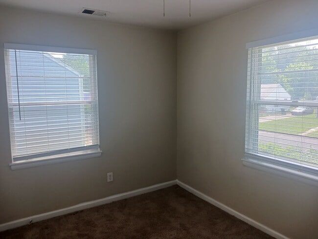 Building Photo - Newly refreshed 2bdr/1bdt house in Kansas ...