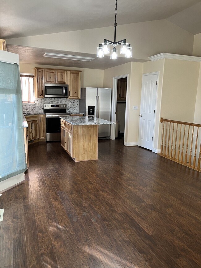Building Photo - 1517 Falcon Ln