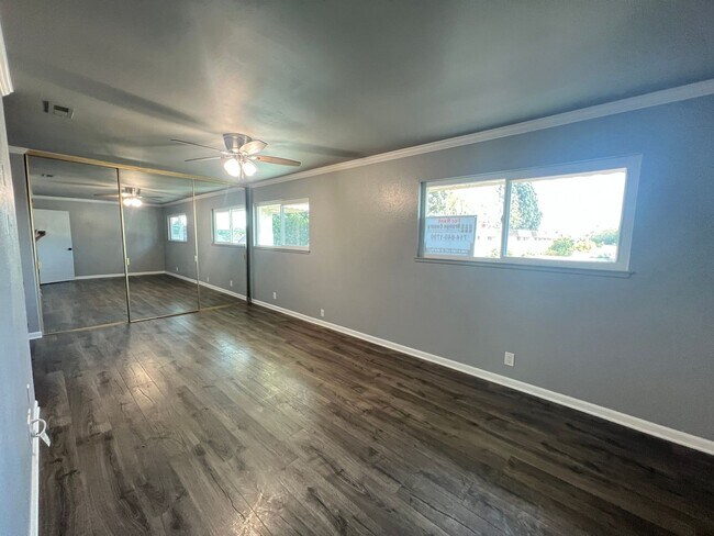 Building Photo - Garden Park Townhomes: 3 Bedroom 3 Bath At...