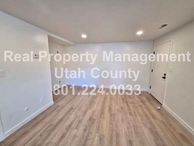 Building Photo - 1146 W 100 N