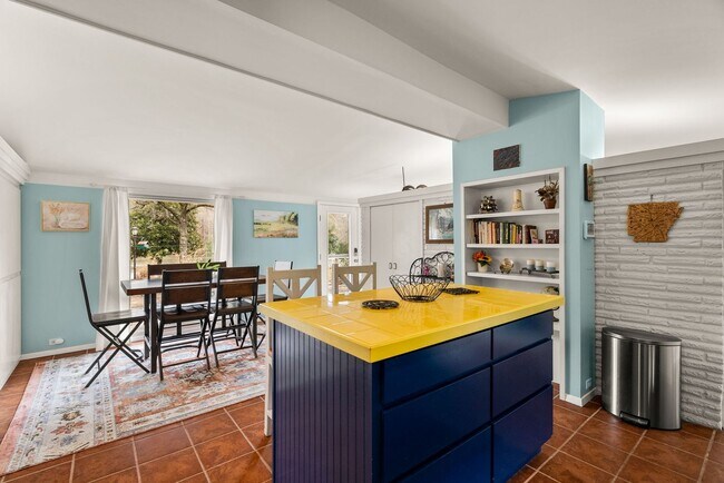 Building Photo - Furnished 3 Bedroom Lakewood Home with Lake View