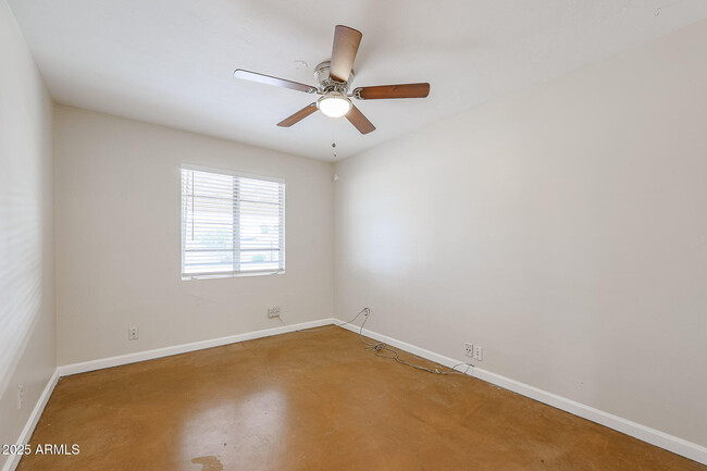 Building Photo - 2301 W Osborn Rd