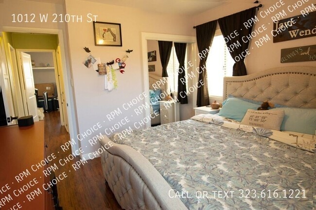 Building Photo - 1012 W 210th St