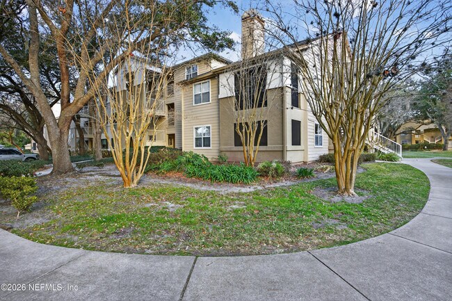 Building Photo - 11 Arbor Club Dr